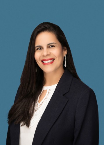 sara brune headshot