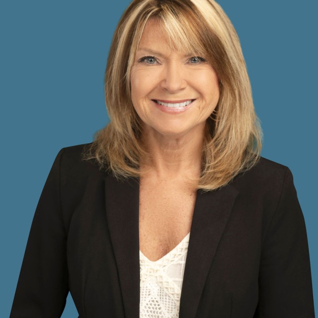 mindy shea frazier headshot