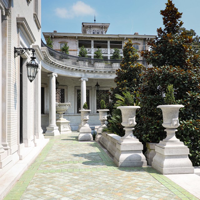 The Armstrong Kessler Mansion - B. Howard, photographer