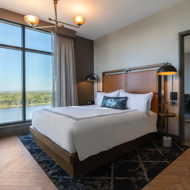 Thompson Savannah, Premier Suite Corner, riverfront views
