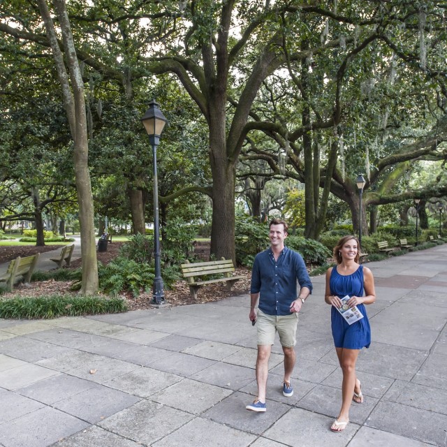 A couple walking the north end of Forsyth Park in Savannah, GA