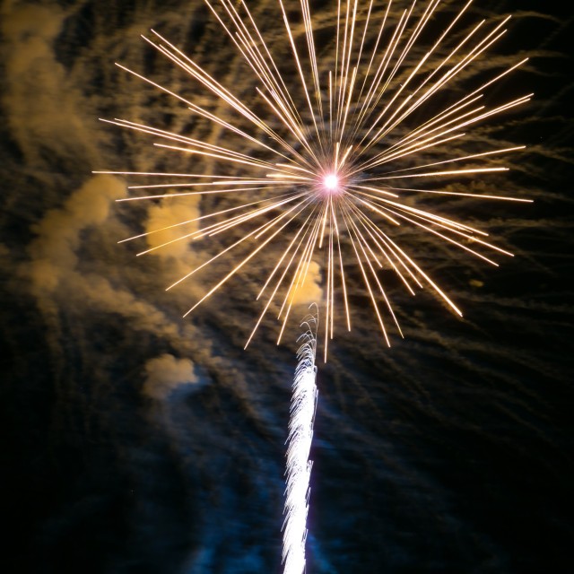 fireworks_closeup-1.jpg