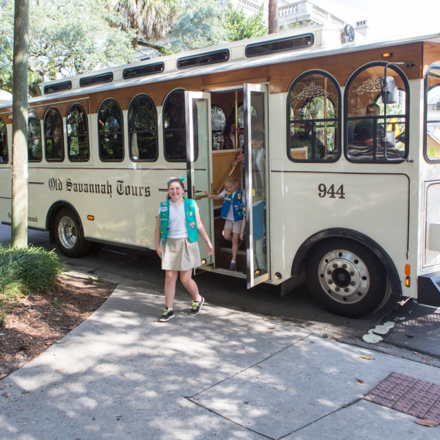 trolley-old-savannah-group-girl-scouts.jpg
