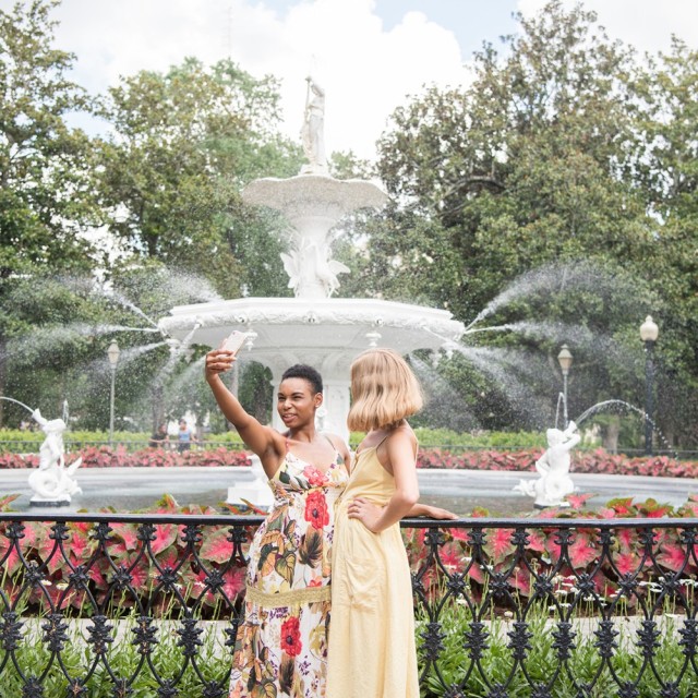 forsyth-park-fountain-friends-selfie.jpg