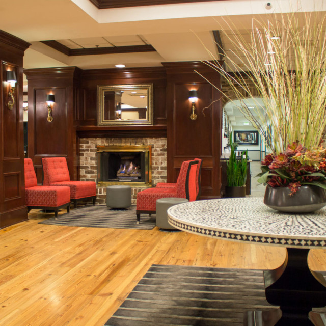 hampton-inn-savannah-historic-district-lobby.jpg