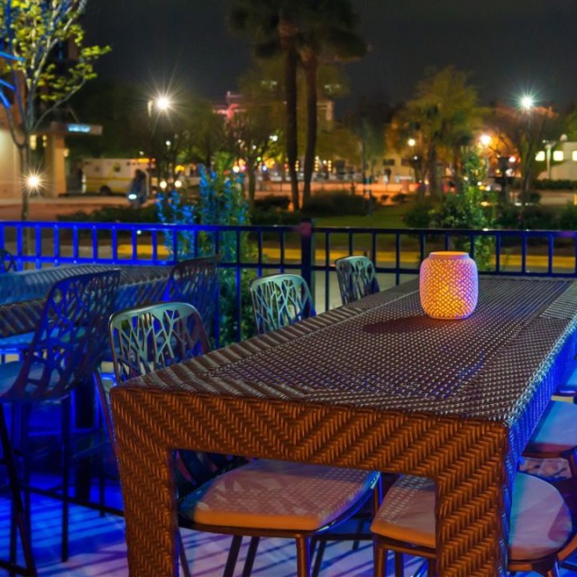 hotel_indigo_savannah_patio.jpg