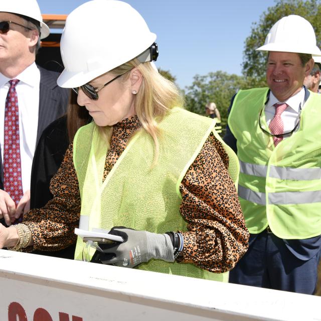 topping-out-ceremony4.jpg