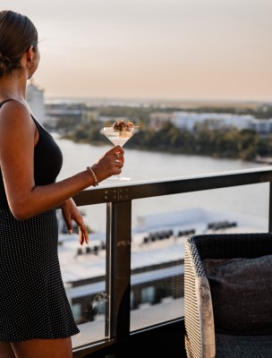 Bar Julian, woman looking over the river