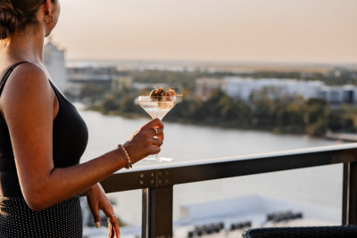 Bar Julian, woman looking over the river