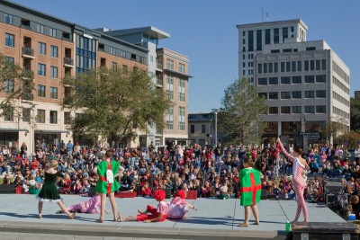 holiday_performers_8114123652_o.jpg