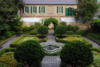 The courtyard the Owens-Thomas House & Slave Quarters.