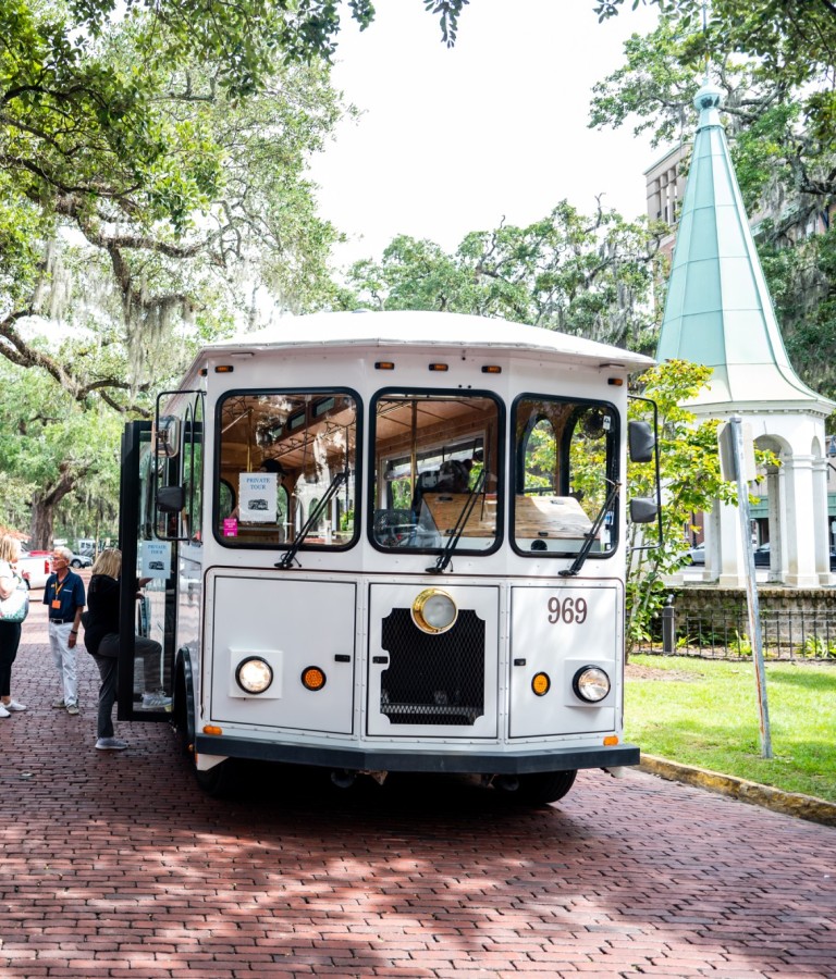 meeting-fam-convention-group-trolley.jpg