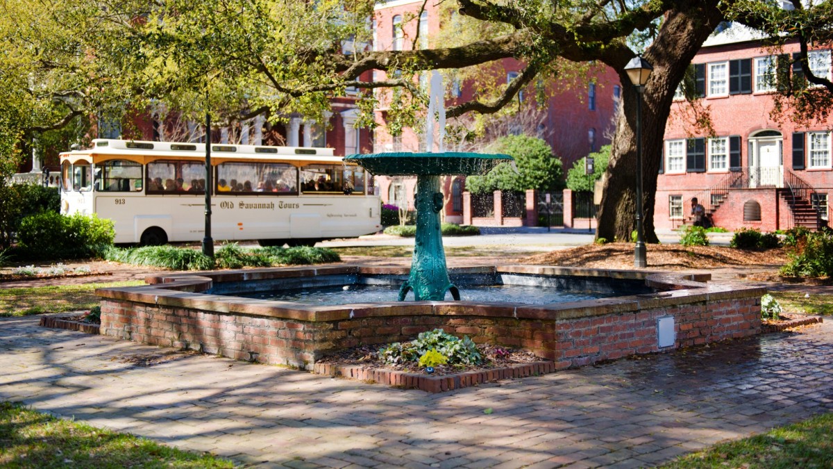 columbia-square-savannah-fountain.jpg