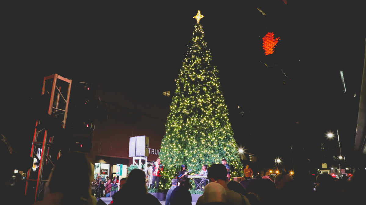 2022_tree_lighting.jpg