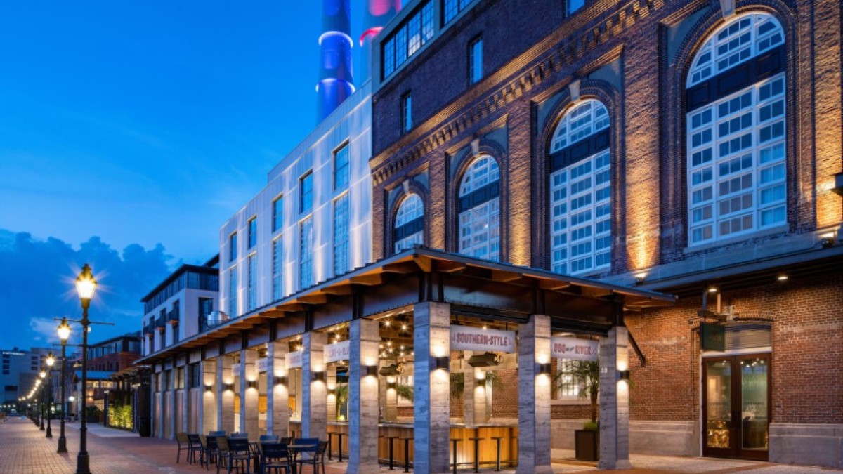 District Smokehouse, outdoor seating