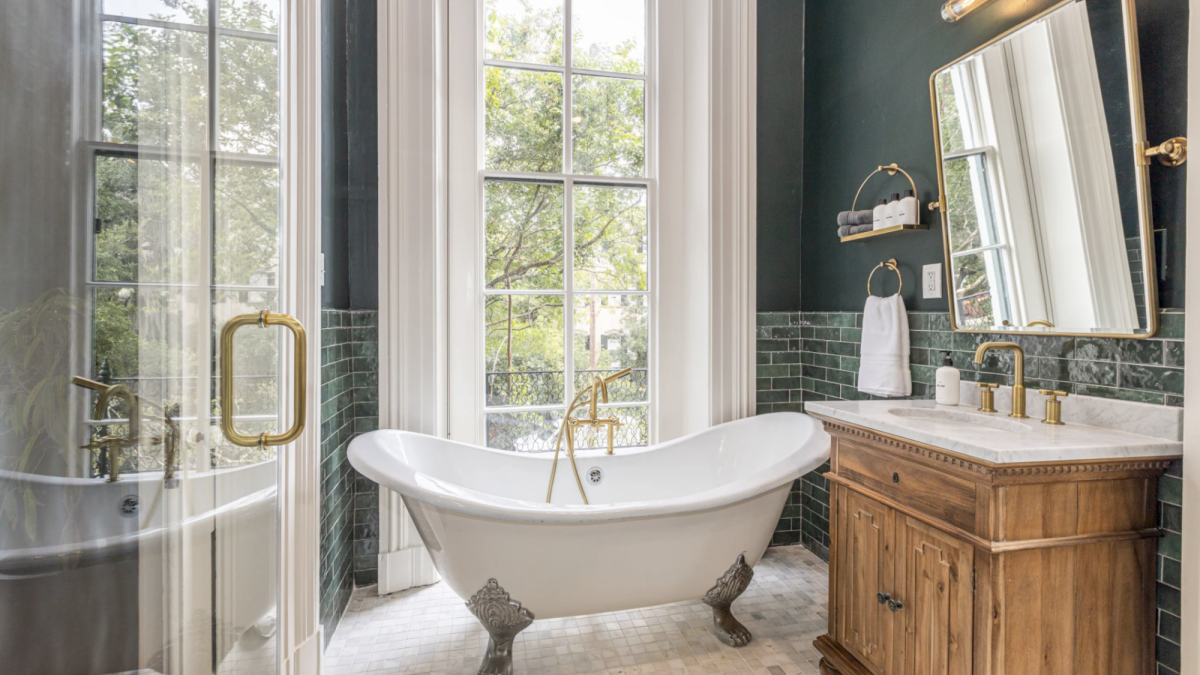Bellwether House King Suite luxury bathroom with clawfoot tub