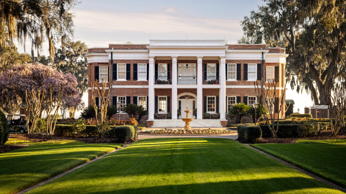 The exterior view of a gorgeous mansion.