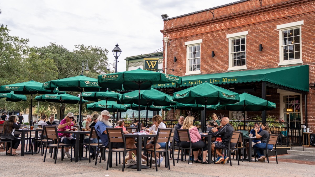 An Irish pub restaurant in City Market located in Savannah, GA.