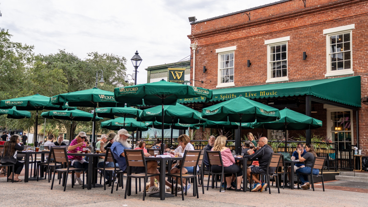 An Irish pub restaurant in City Market located in Savannah, GA.
