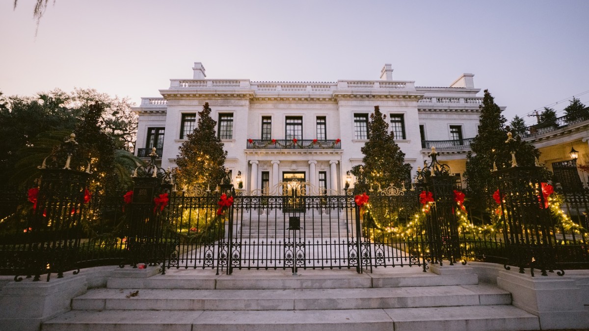 The Armstrong Kessler Mansion in Savannah, GA decorated in festive holiday decor and lights.