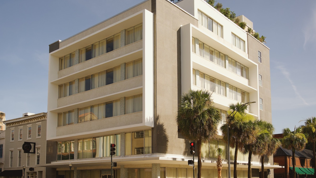 The exterior of Municipal Grand Hotel Savannah