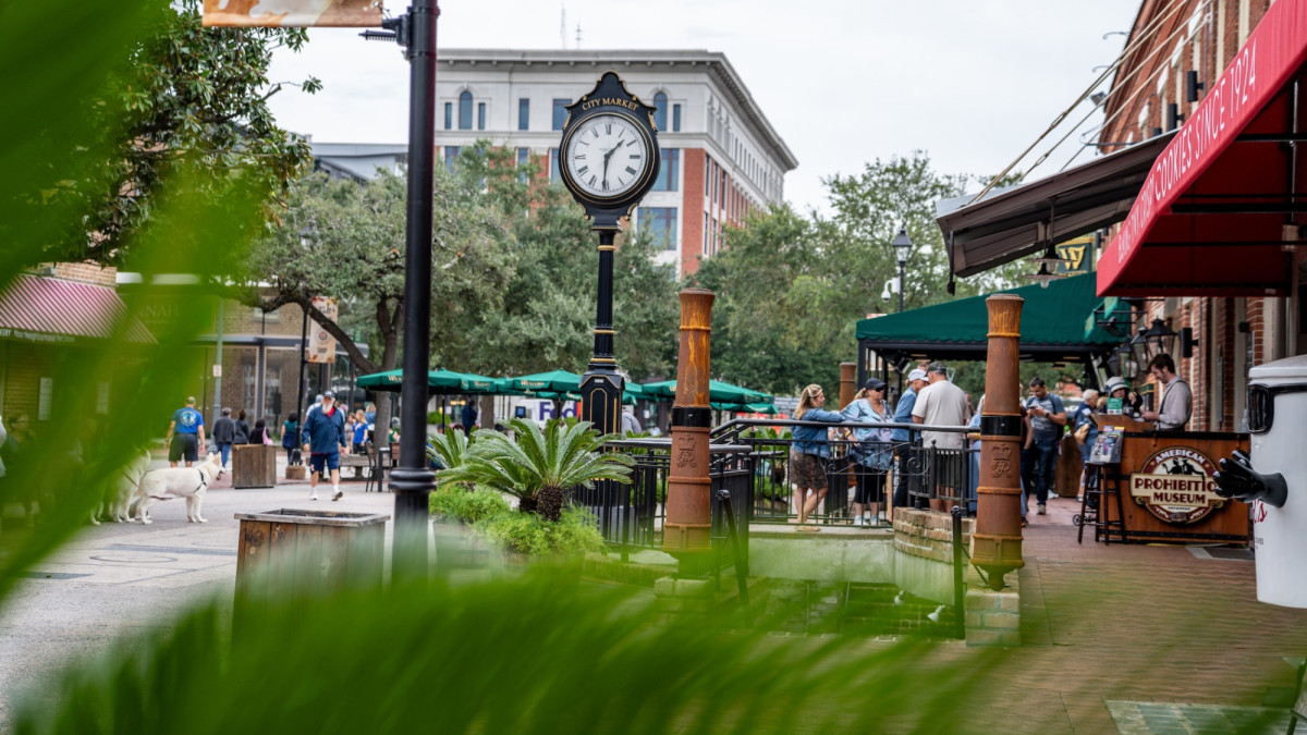 Front entry to Savannah’s City Market