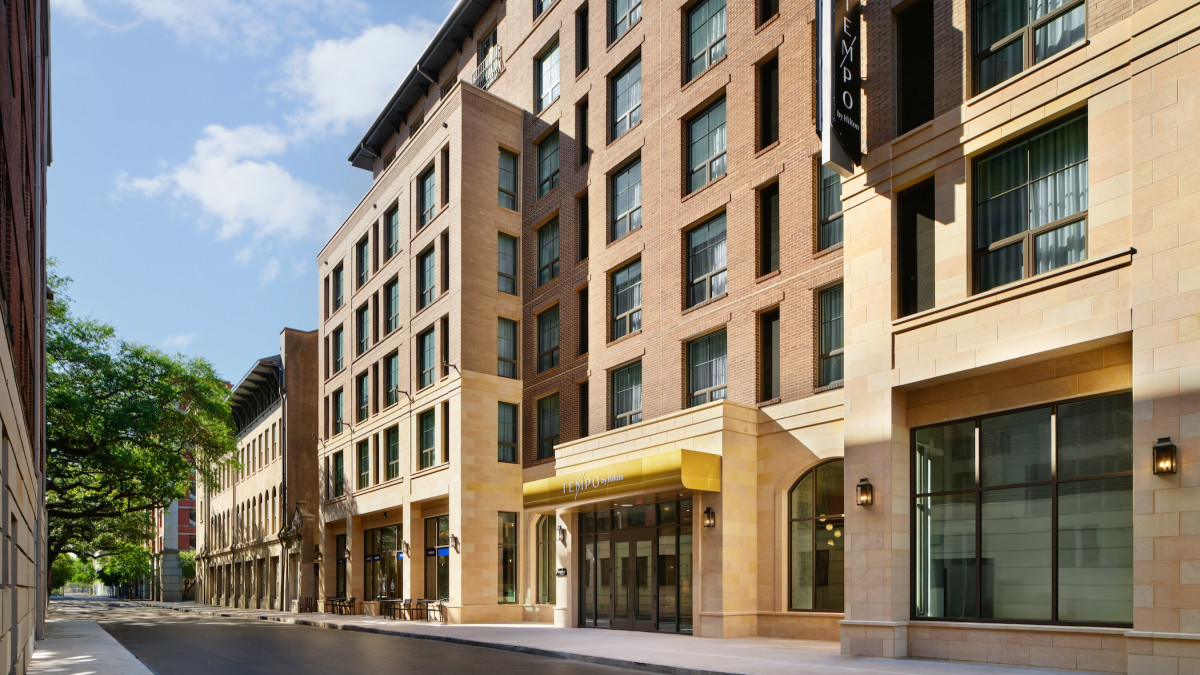 Exterior view of Tempo by Hilton Savannah