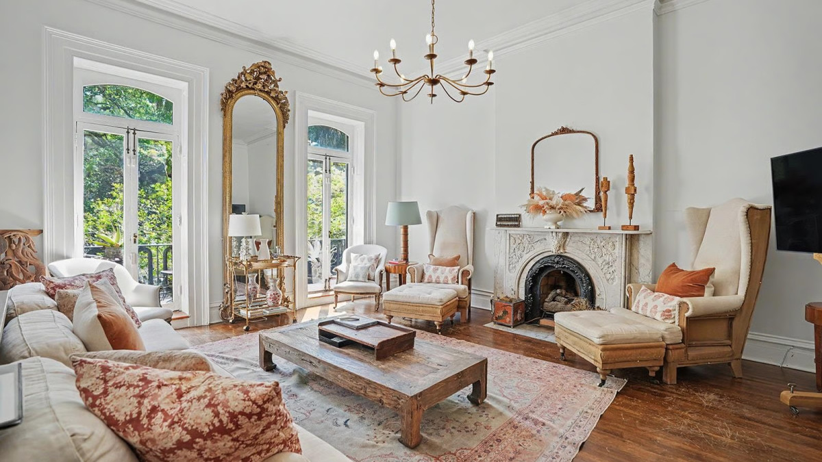 An open living space with ample seating and elegant furnishing.