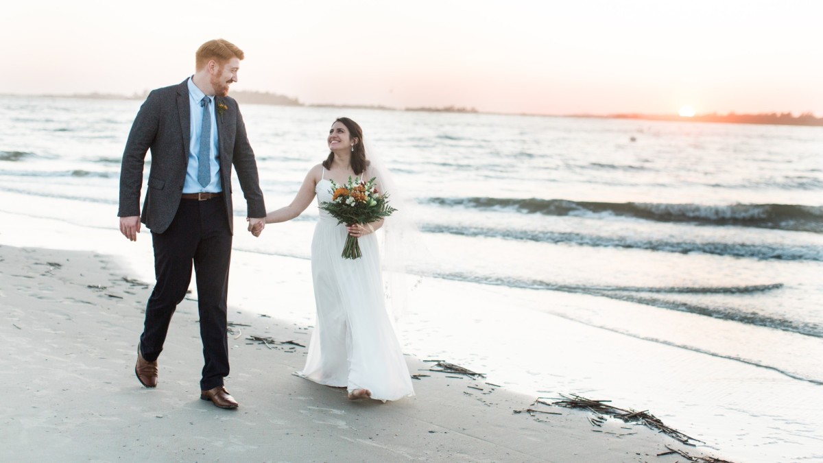 tybee island wedding couple