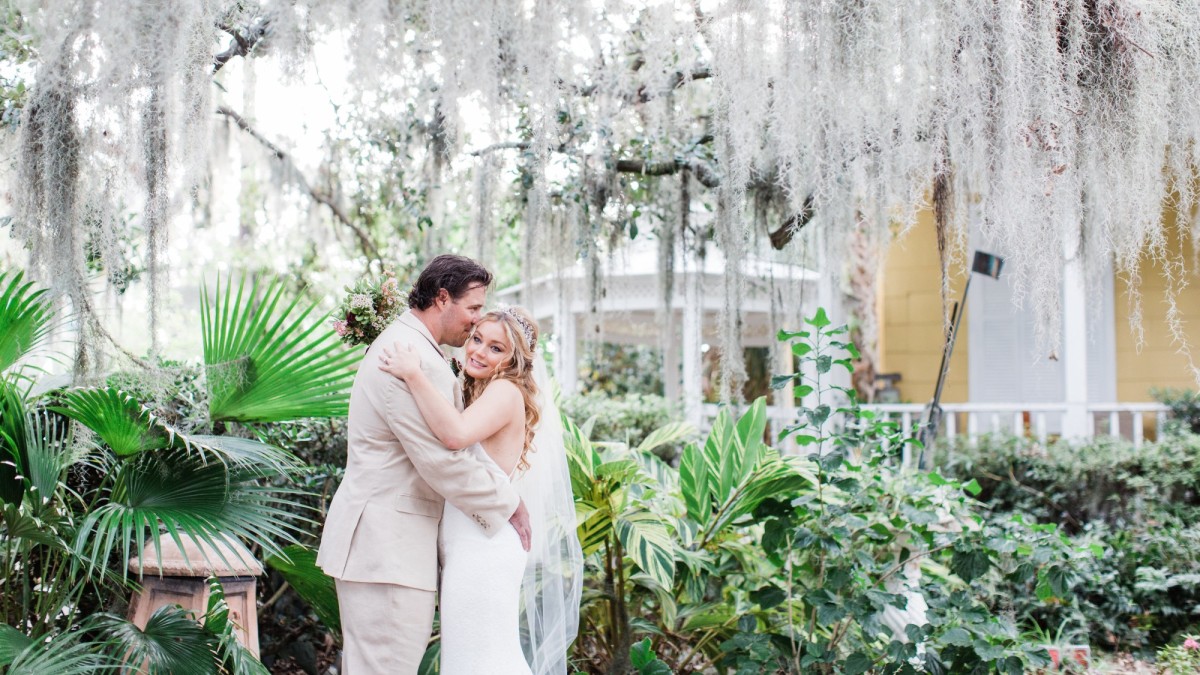 wedding couple moss oak tybee island