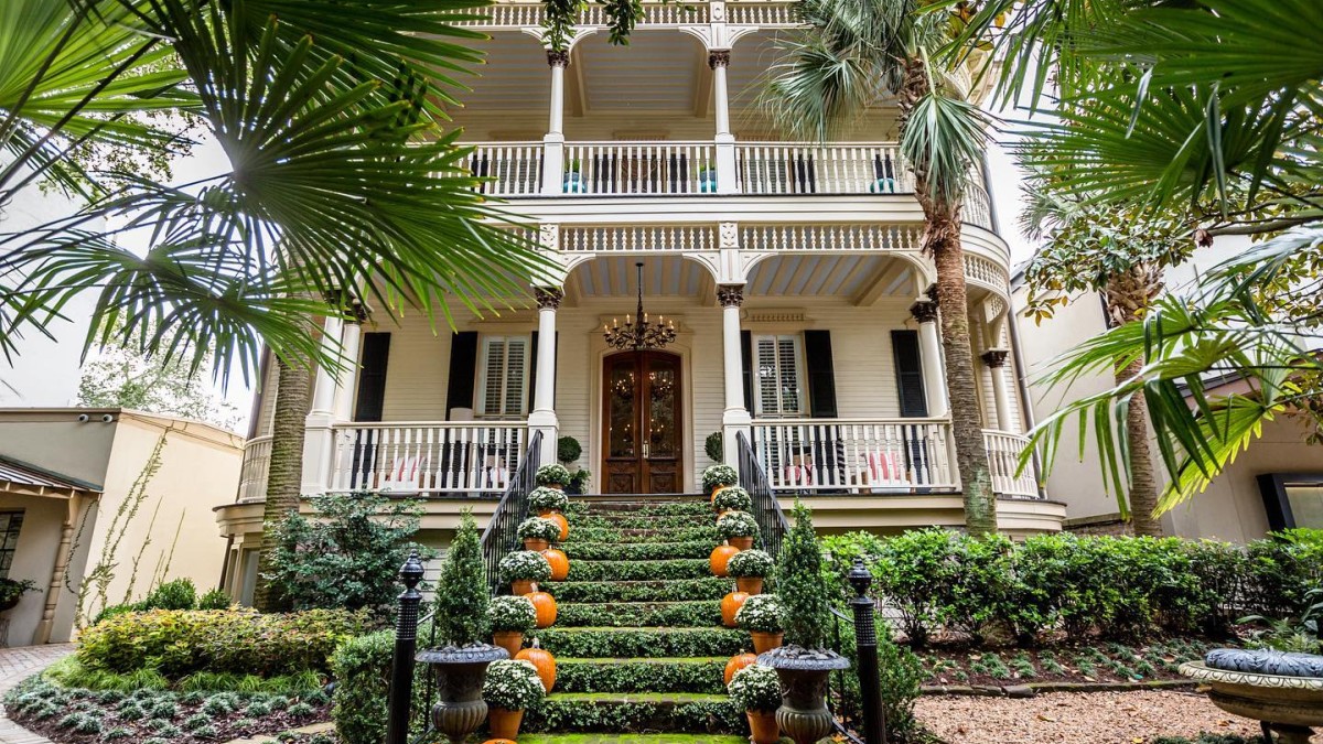 ugc_fall season_charming.savannah-instagram-837-ig-18319021345014292.jpg