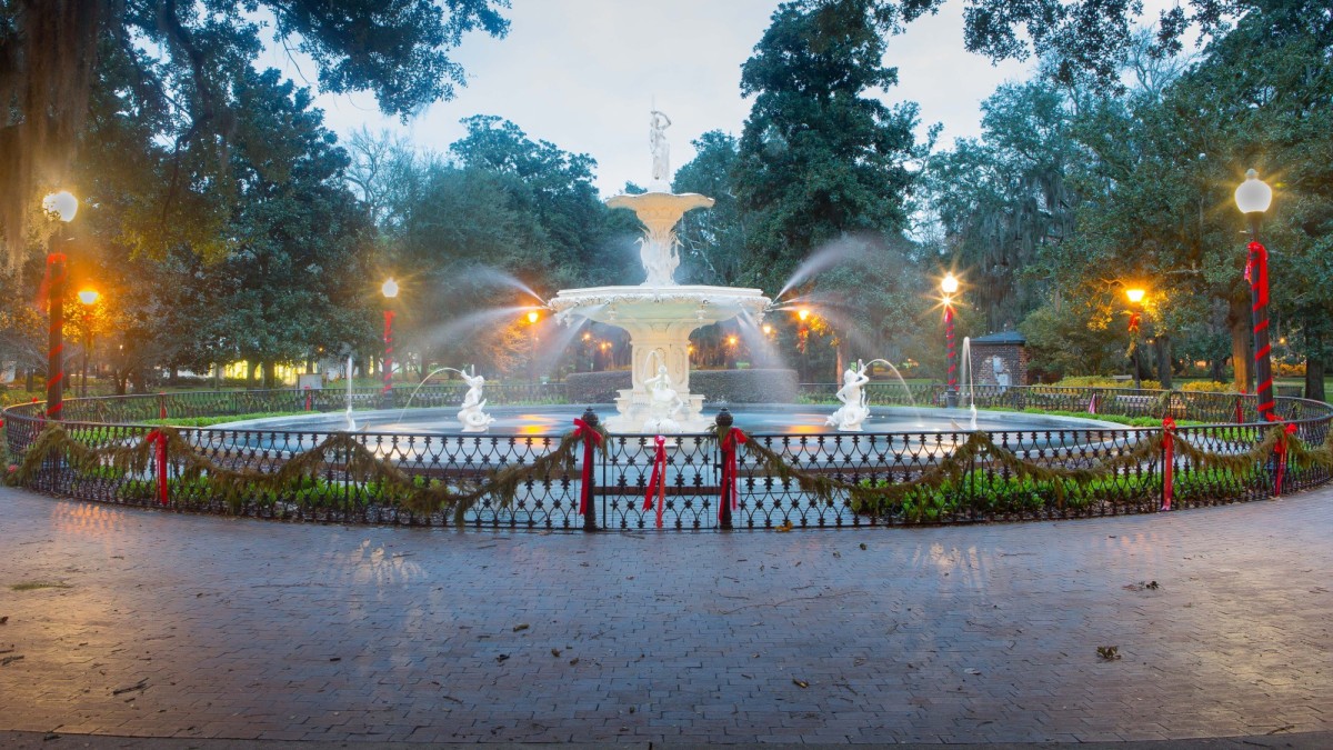 Forsyth Park fountain at Christmas