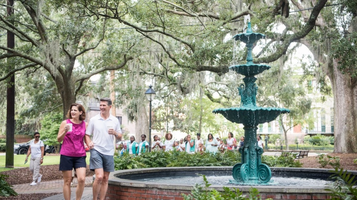 Couple and fountain in square Savannah's Square Fountain