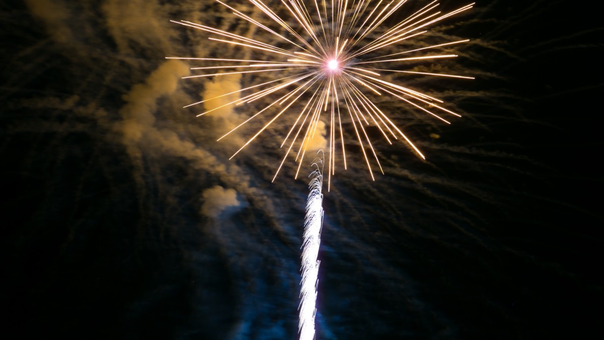 fireworks_closeup-1.jpg