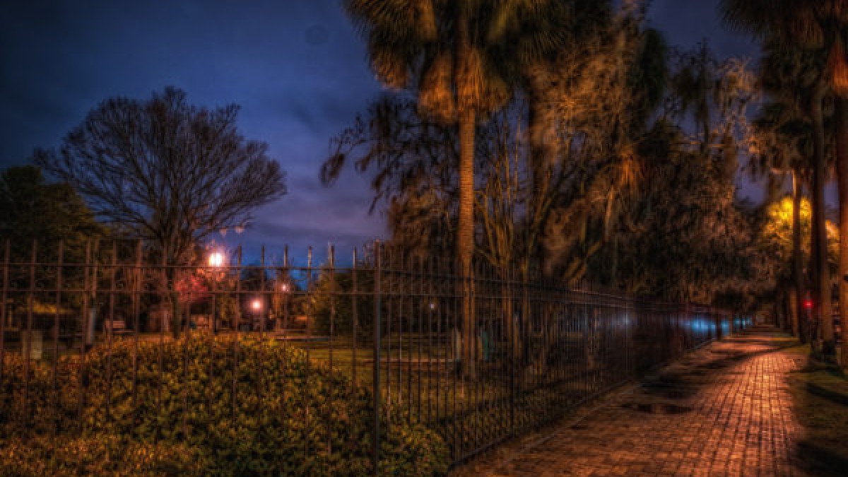 colonial-park-cemetery-ghost-city-tours.jpg