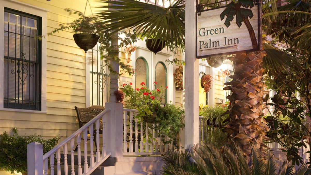 Savannah's Green Palm Inn Savannah's Green Palm Inn