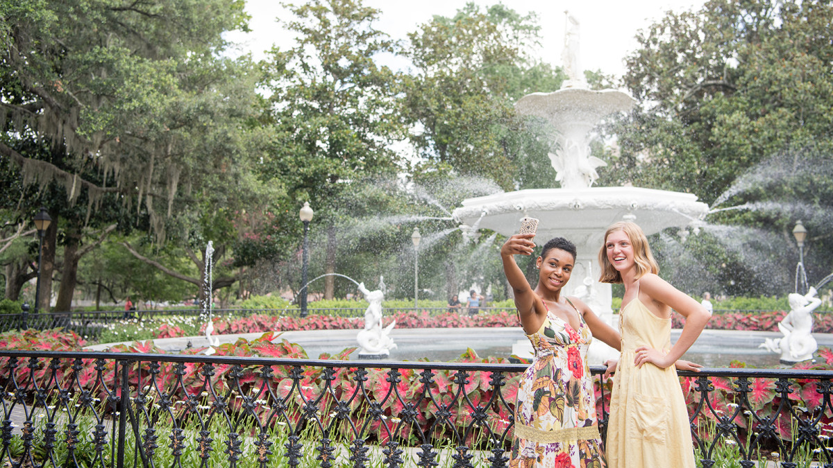 hero-forsyth-park-fountain-friends-selfie.jpg