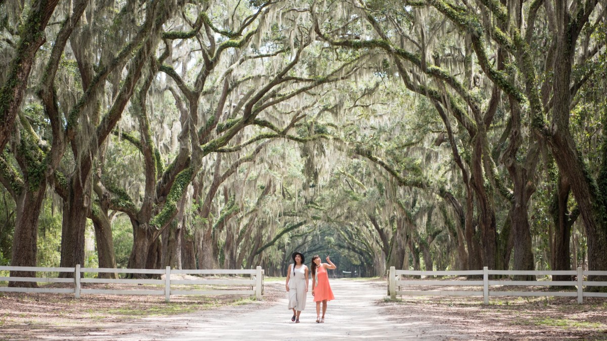 girls-at-wormsloe-state-historic-site.jpg
