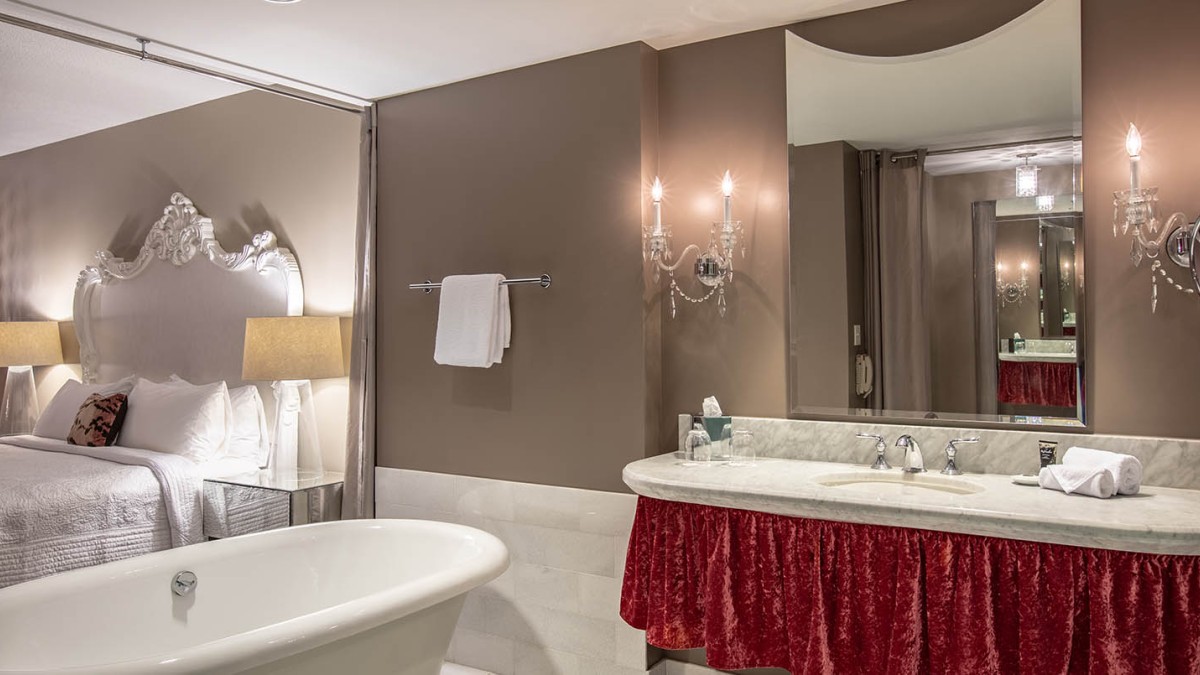 A standard room at the Mansion on Forsyth Mansion-on-forsyth-savannah