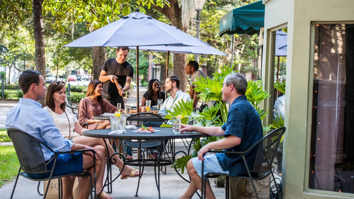 people_enjoy_outdoor_dining_1.jpg