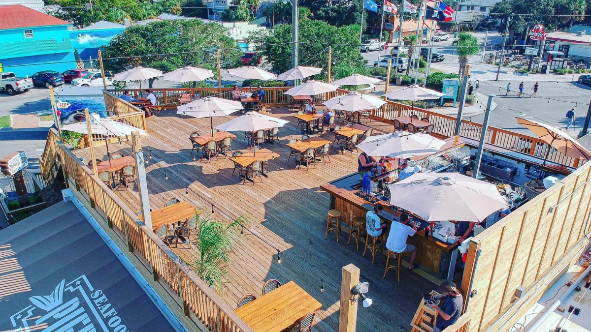 Outdoor dining on Tybee Island Outdoor dining on Tybee Island