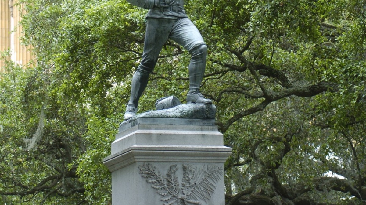 popular_sights_squares_statues_madison_square.jpg