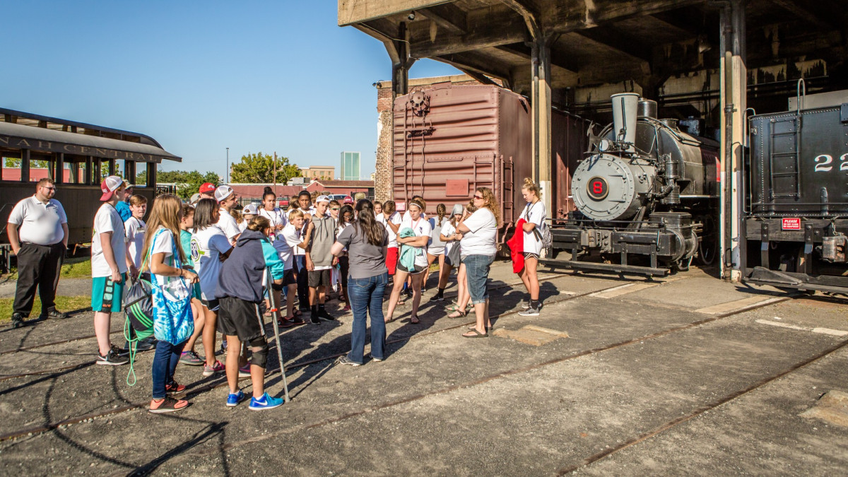 student-group-tour-railroad-museum5.jpg