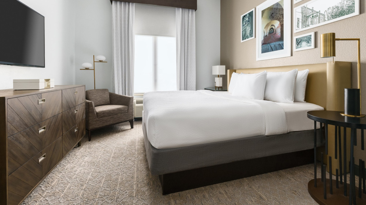 thebluff-guest-room.jpg