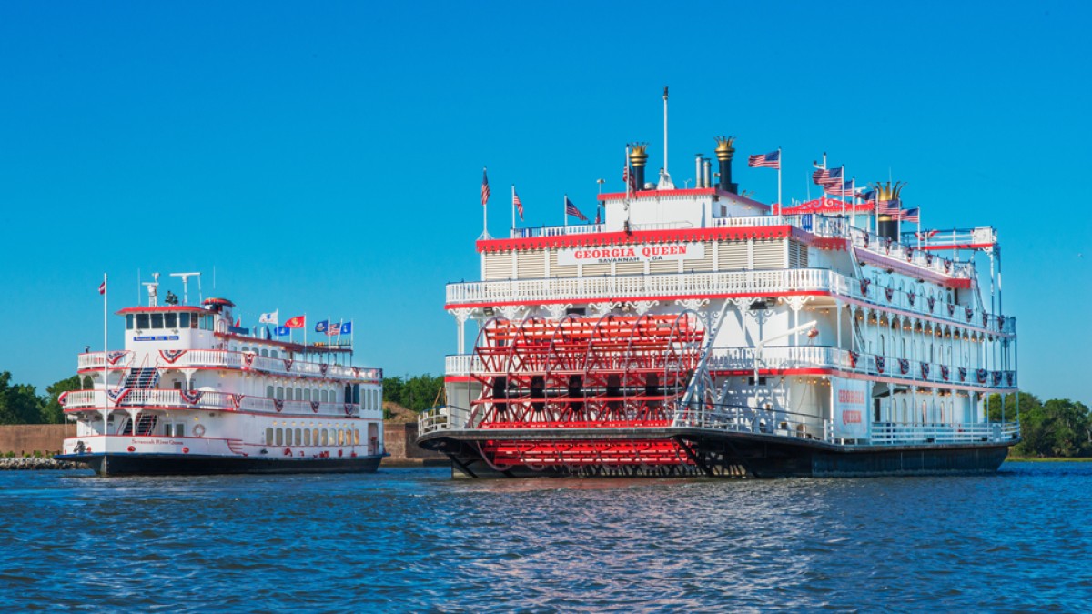 two_riverboats_5.jpg