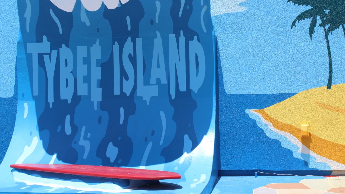 Amiral's Inn on Tybee Island Admiral's Inn on Tybee Island has a pool with a 3-D surfboard mural.