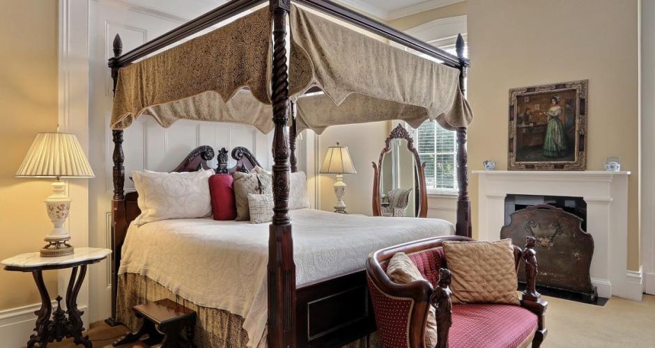 This Elegant Savannah B&B is a History Lover's Dream Come True Visit