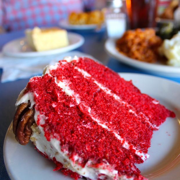 This Restaurant is Where Savannah's Locals Go for Soul Food Visit