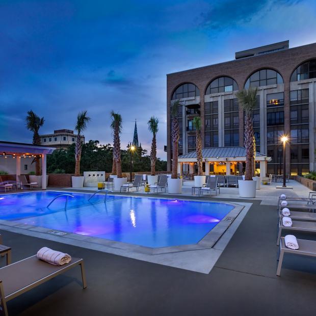 Savannah's Hotel Pools