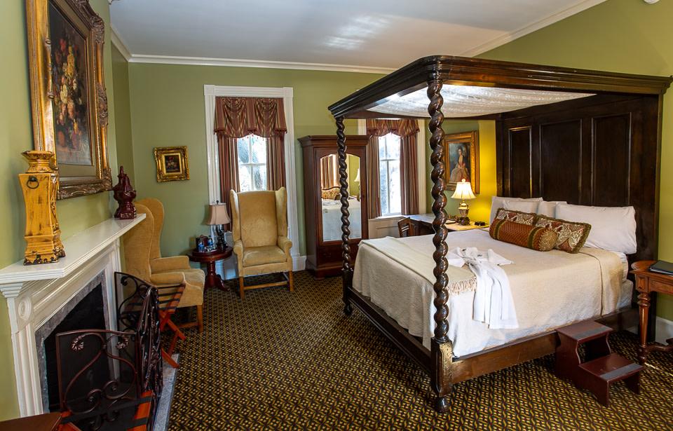 eliza thompson house savannah haunted